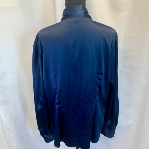 Hawes & Curtis Women's Navy Fitted Luxury Satin Blouse  Bow Sz US16/UK 20 - Picture 3 of 5